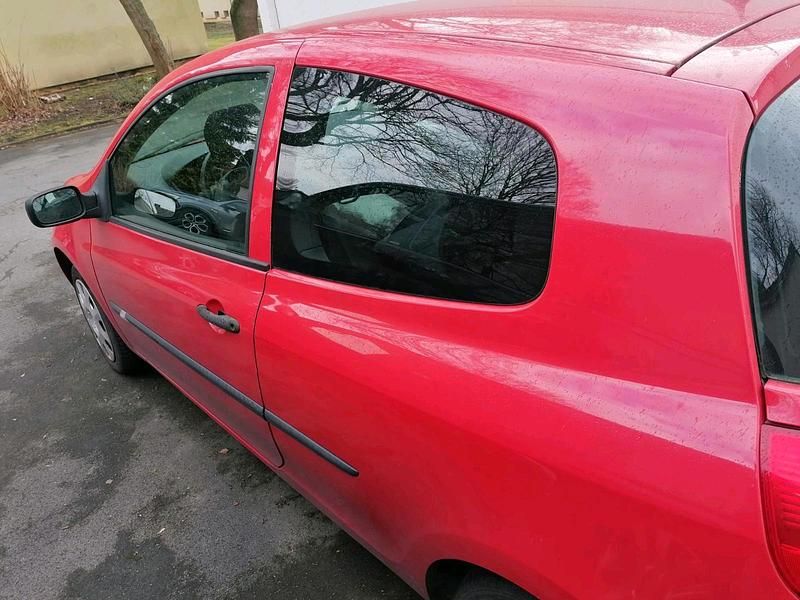 Second-hand Renault Clio II 2006 Roșu Hatchback