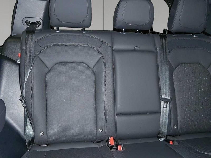 Gebraucht Land Rover Defender SE Dynamic 202 PS (148 kW) 2023 Pangea green SUV