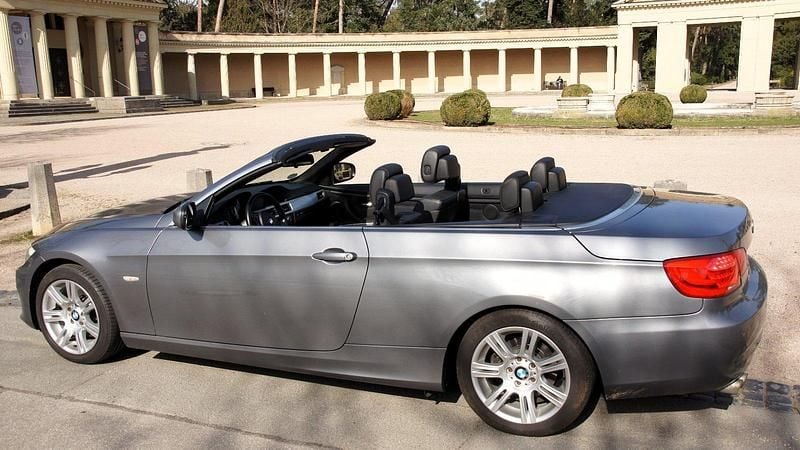 Gebraucht BMW 325 Cabriolet 218 PS (160 kW) 2010 Grau Cabrio
