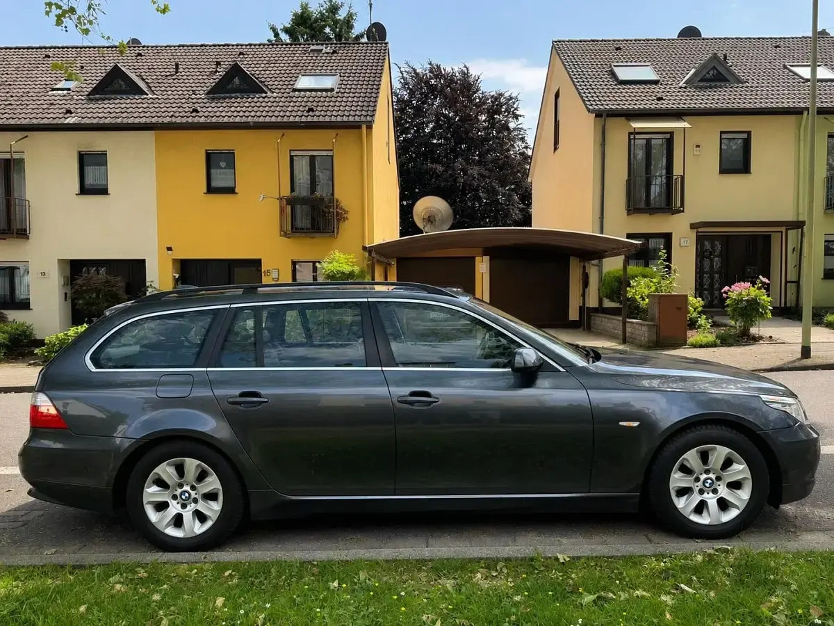 Gebraucht BMW 525 197 PS (144 kW) 2007 Blau Kombi