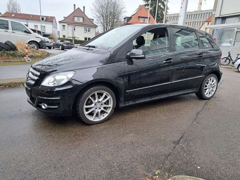 Kosmosschwarz metalliclack Gebraucht 2009 Mercedes B180 Van / Kleinbus | 1.800 € (Superpreis) - Bild 1/4