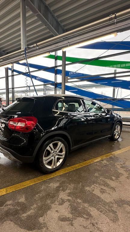 Gebraucht Mercedes GLA220 180 PS (132 kW) 2016 Schwarz SUV