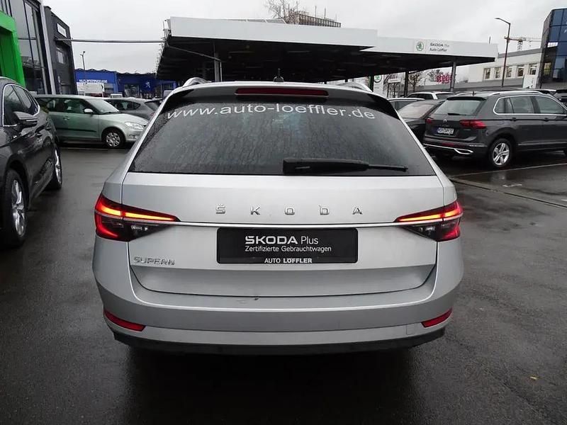 Gebraucht Skoda Superb Style 150 PS (110 kW) 2022 Brilliantsilber Kombi