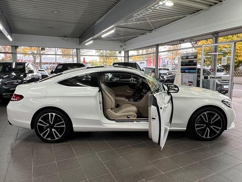 Polarweiss Gebraucht 2019 Mercedes C200 Advanced Coupé | 27.300 € (Teuer) - Bild 1/4