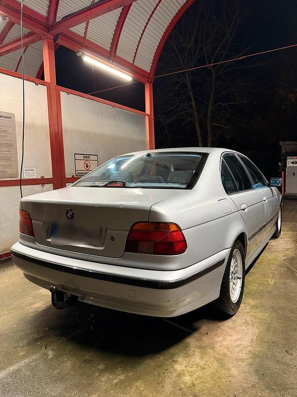 Gebraucht BMW 528 193 PS (141 kW) 1999 Silber Limousine