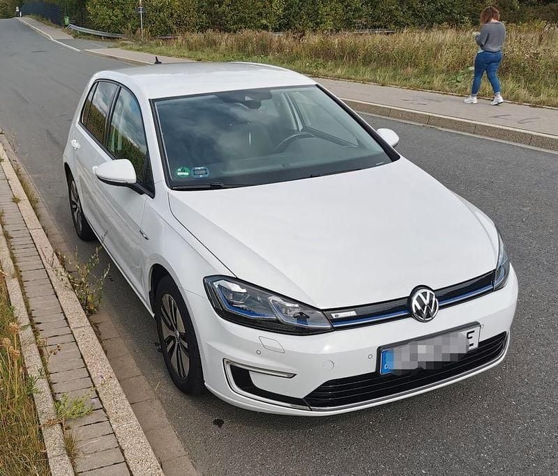 Weiß Gebraucht 2018 VW e-Golf Kleinwagen | 13.500 € (Fairer Preis) - Bild 1/4