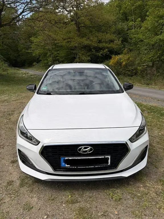 Gebraucht Hyundai i30 Turbo 120 PS (88 kW) 2020 Weiß Limousine