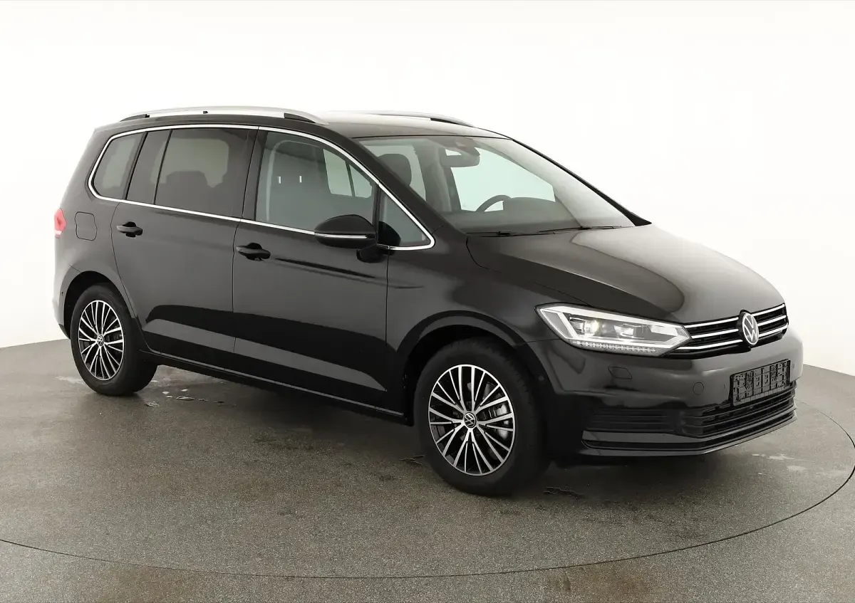 Neu VW Touran Comfortline 150 PS (110 kW) 2026 Grenadillschwarz metallic Van / Kleinbus