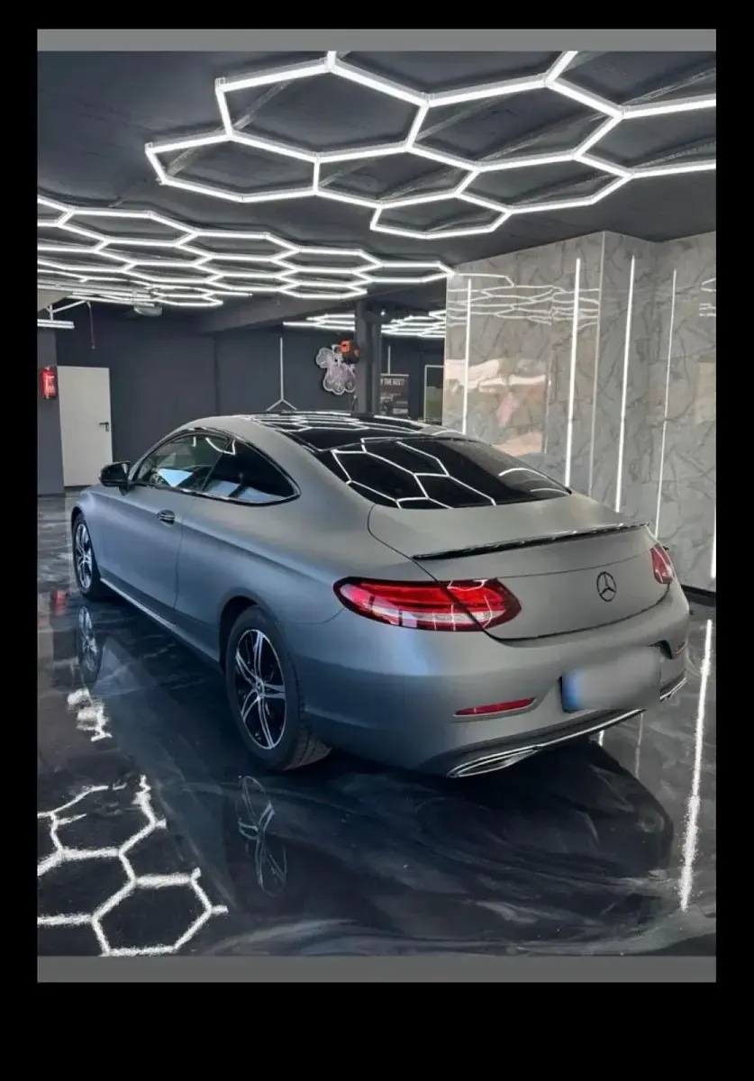 Gebraucht Mercedes C180 156 PS (114 kW) 2018 Schwarz Coupé