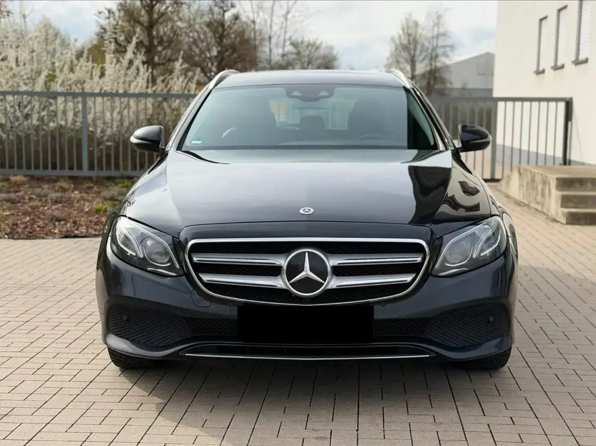 Gebraucht Mercedes E220 Avantgarde 194 PS (142 kW) 2017 Schwarz Kombi