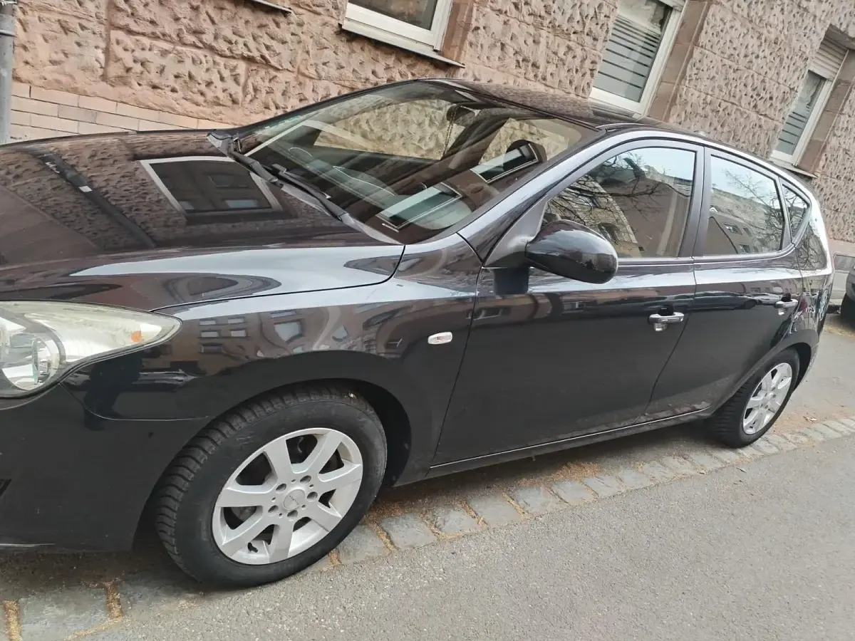 Gebraucht Hyundai i30 126 PS (92 kW) 2009 Schwarz Kombi