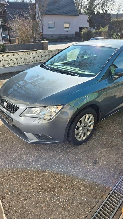Grau Gebraucht 2015 Seat Leon Style Limousine | 5.800 € (Superpreis) - Bild 1/4