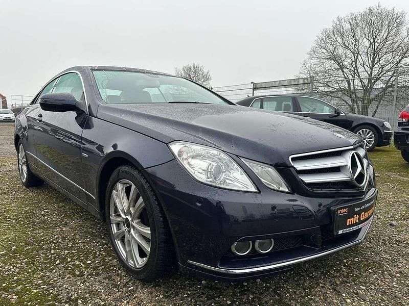 Gebraucht Mercedes E250 Elegance 204 PS (150 kW) 2009 Tansanitblau  metalliclack Coupé