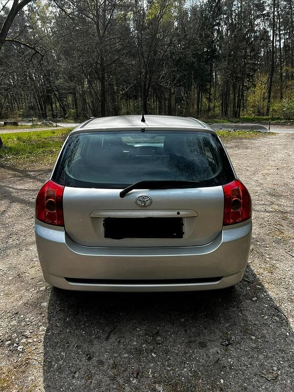 Używany Toyota Corolla 110 KM (80 kW) 2006 Srebrny Sedan/Limuzyna