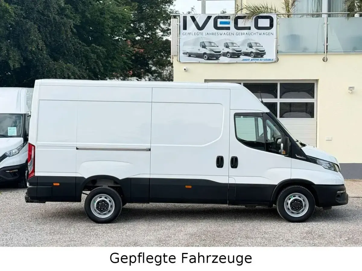 Gebraucht Iveco Daily 177 PS (130 kW) 2025 Weiß Van / Kleinbus
