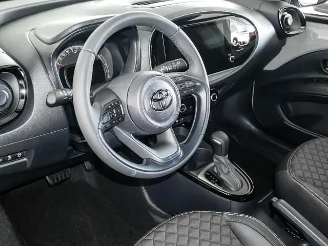 Gebraucht Toyota Aygo X-plore 72 PS (52 kW) 2024 Gruen Kleinwagen