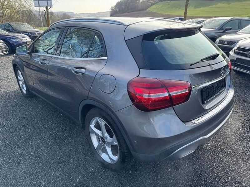 Gebraucht Mercedes GLA220 170 PS (125 kW) 2018 Grau SUV