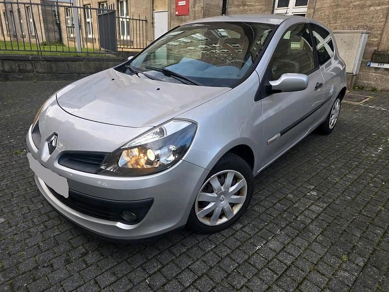 Silber Gebraucht 2009 Renault Clio II Kleinwagen | 2.950 € - Bild 1/4