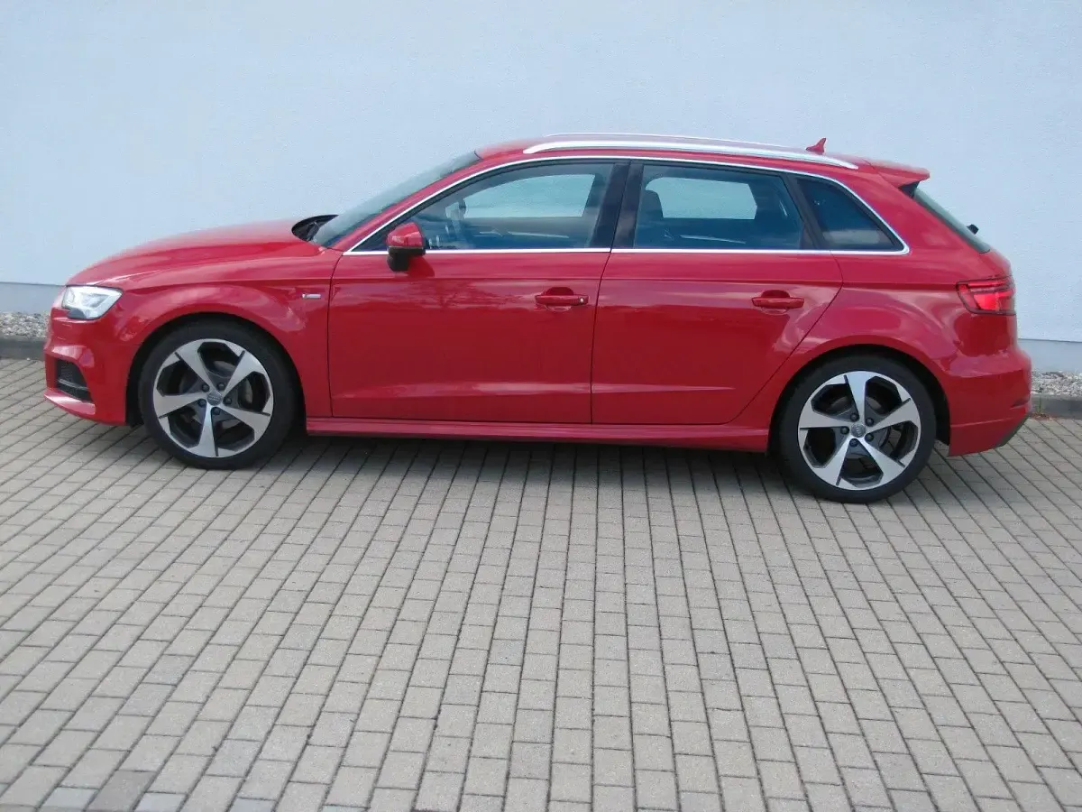 Gebraucht Audi A3 Sportback Comfort 150 PS (110 kW) 2018 Rot Kleinwagen