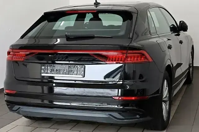 Używany Audi Q8 Ambiente 340 KM (250 kW) 2021 Czarny SUV