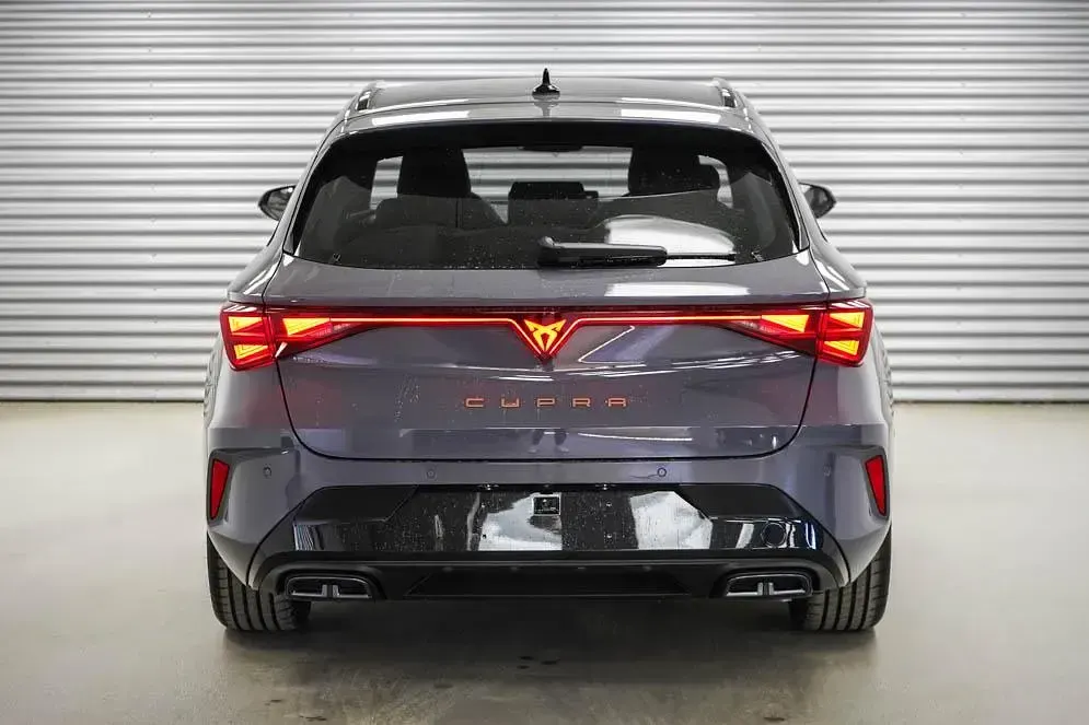 Neu Cupra Leon 204 PS (150 kW) 2026 Graphene grau metallic (r6) Kombi