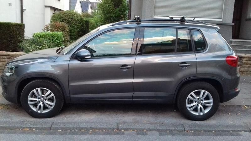 Grau Gebraucht 2015 VW Tiguan SUV | 12.000 € (Superpreis) - Bild 1/4