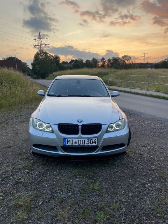 Silber Gebraucht 2005 BMW 318 Performance Limousine | 2.700 € (Fairer Preis) - Bild 1/4