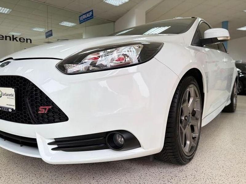 Gebraucht Ford Focus ST 250 PS (183 kW) 2013 Weiß Limousine