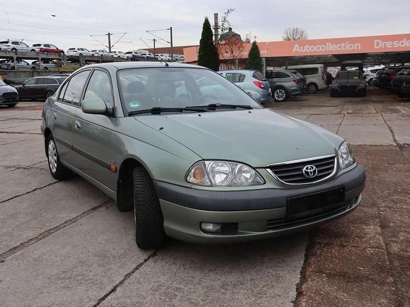 Grün Gebraucht 2002 Toyota Avensis Sol Limousine | 2.000 € (Guter Preis) - Bild 1/4