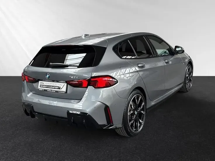 Gebraucht BMW 120 M Sport 163 PS (119 kW) 2025 Skyscraper grau metallic Kleinwagen