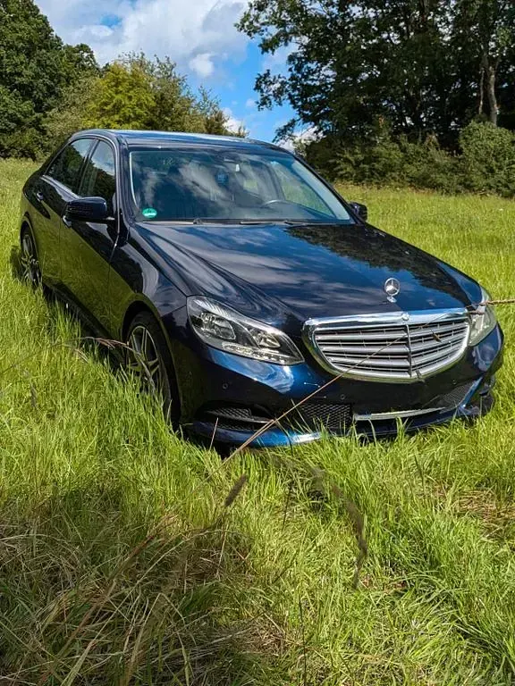 Gebraucht Mercedes E300 204 PS (150 kW) 2013 Blau Limousine