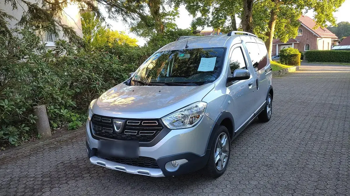 Gebraucht Dacia Dokker Stepway 95 PS (69 kW) 2021 Grau Van / Kleinbus
