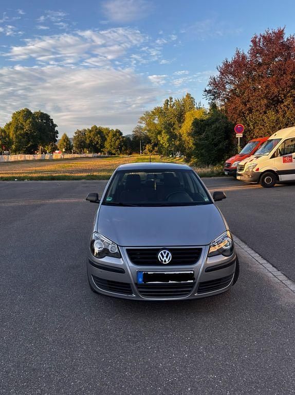 Grau Gebraucht 2009 VW Polo Kleinwagen | 2.749 € (Fairer Preis) - Bild 1/4