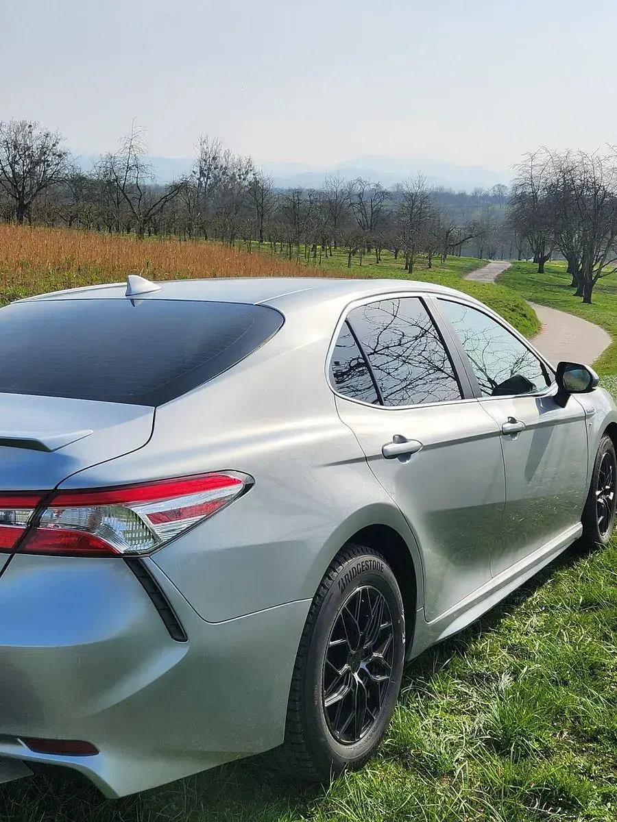 Gebraucht Toyota Camry 218 PS (160 kW) 2021 Silber Limousine