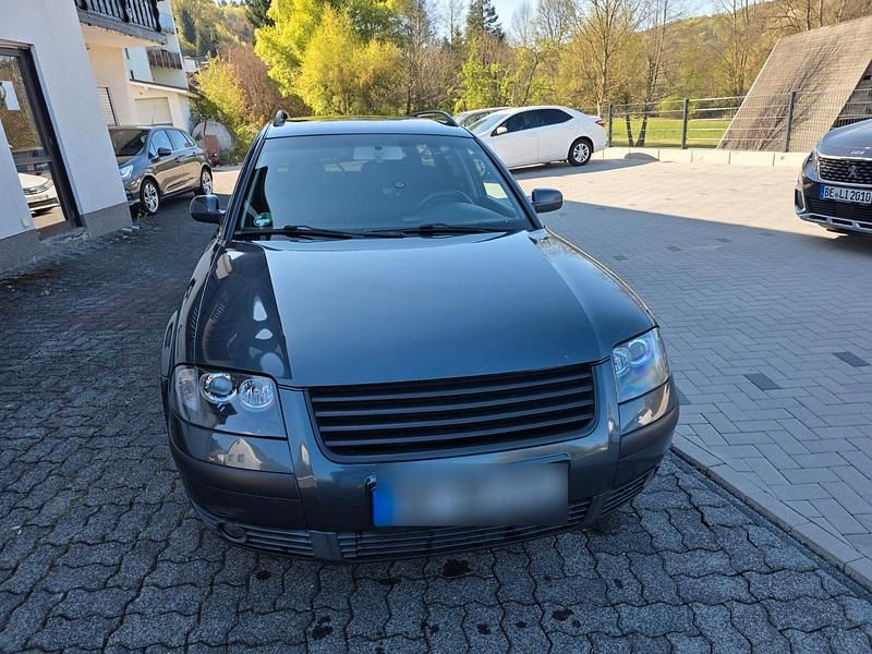 Second-hand VW Passat 131 CP (96 kW) 2000 Negru Break