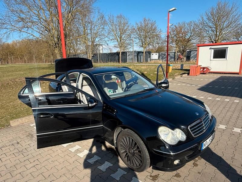 Gebraucht Mercedes C180 143 PS (105 kW) 2004 Schwarz Limousine