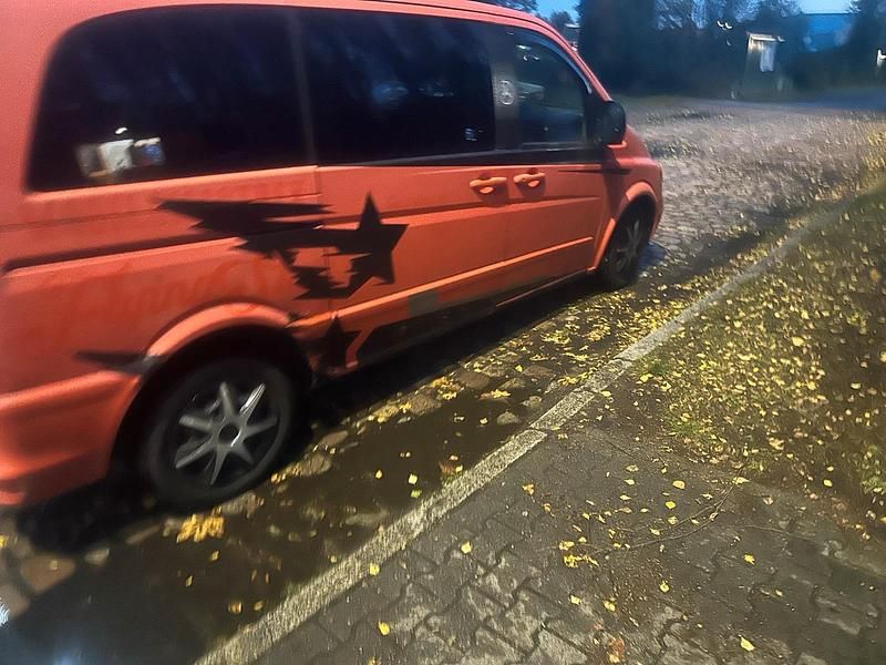 Orange Gebraucht 2004 Mercedes Viano Van / Kleinbus | 2.499 € - Bild 1/4