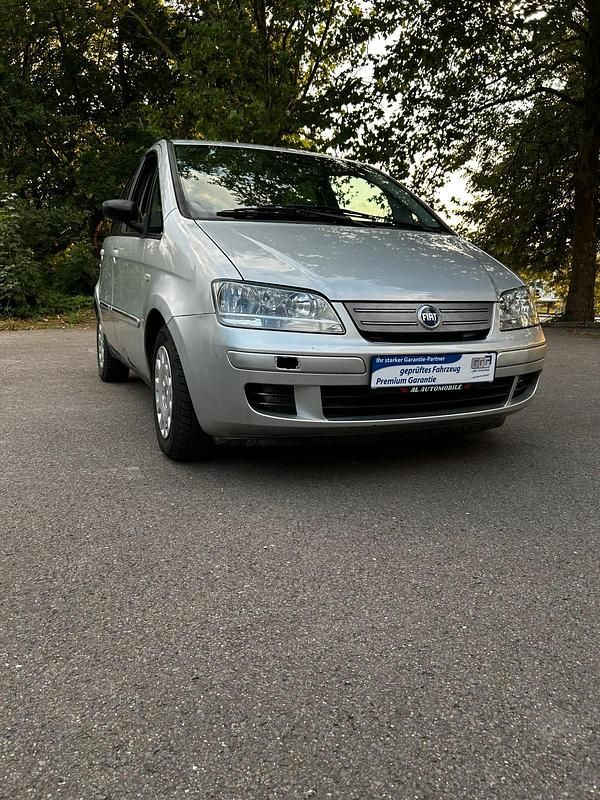 Gebraucht Fiat Idea 100 PS (73 kW) 2003 Silber Van / Kleinbus