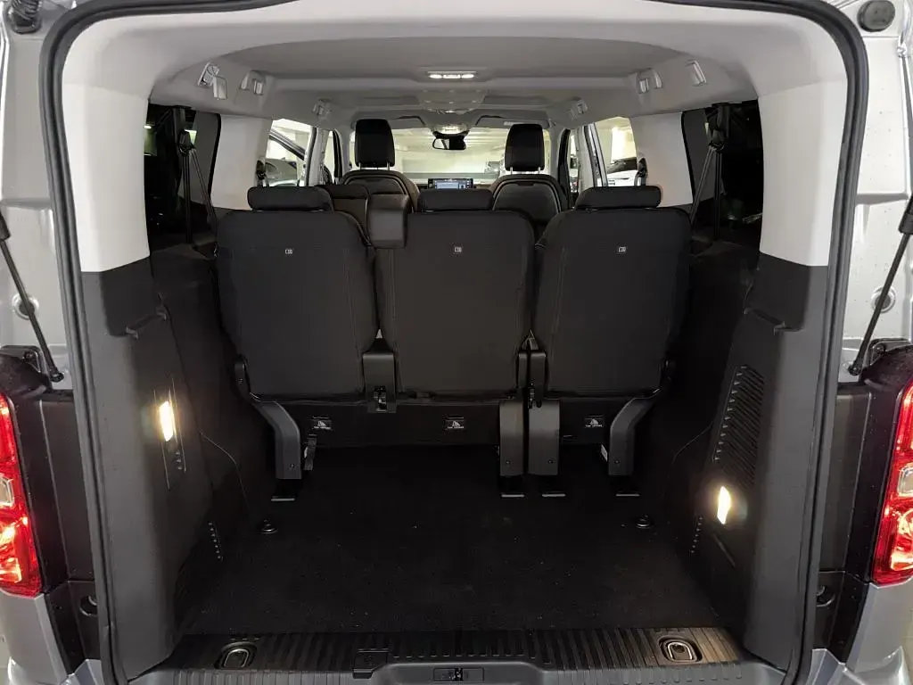 Neu Toyota Proace Verso 179 PS (131 kW) 2026 Silber Kombi