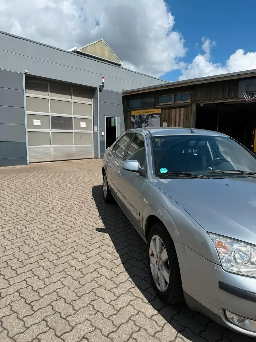 Usado Ford Mondeo 145 CV (106 kW) 2005 Gris Berlina