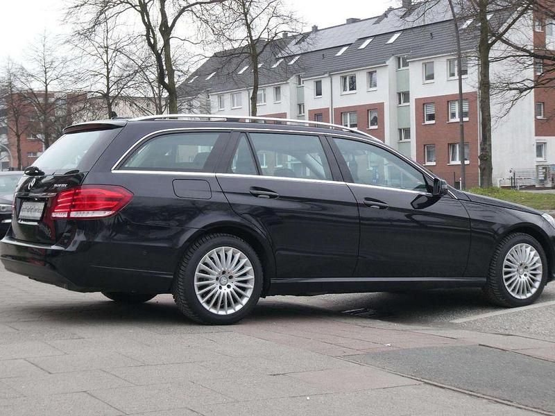 Gebraucht Mercedes E250 204 PS (150 kW) 2015 Schwarz  unilack Kombi