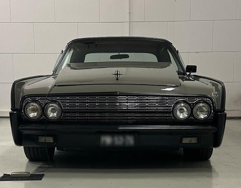 Grau Gebraucht 1962 Lincoln Continental Cabrio | 70.500 € - Bild 1/4