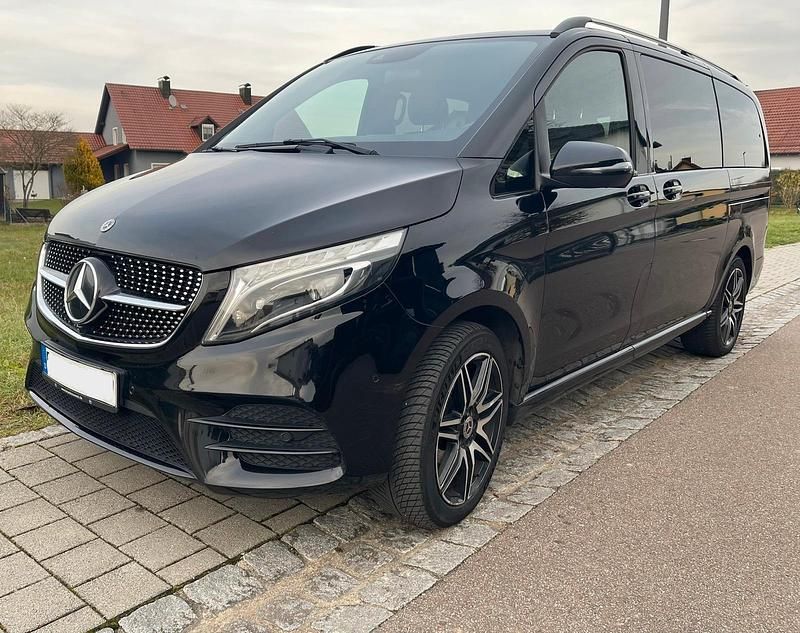 Schwarz Gebraucht 2021 Mercedes V300 AMG Van / Kleinbus | 49.950 € (Teuer) - Bild 1/4