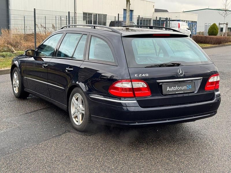 Gebraucht Mercedes E240 Elegance 177 PS (130 kW) 2005 Schwarz Kombi