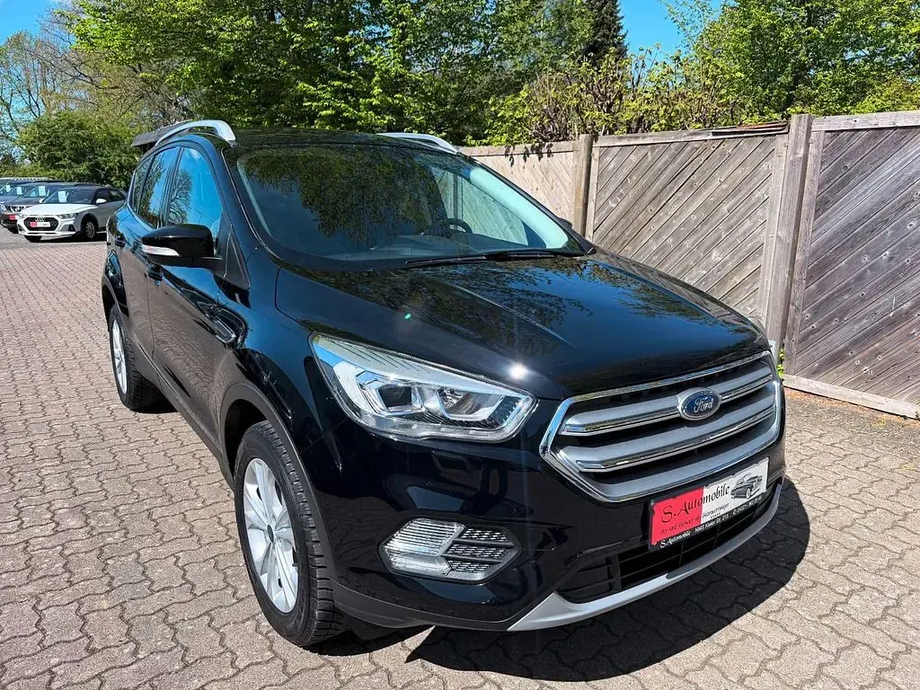 Gebraucht Ford Kuga Titanium 150 PS (110 kW) 2017 Schwarz SUV