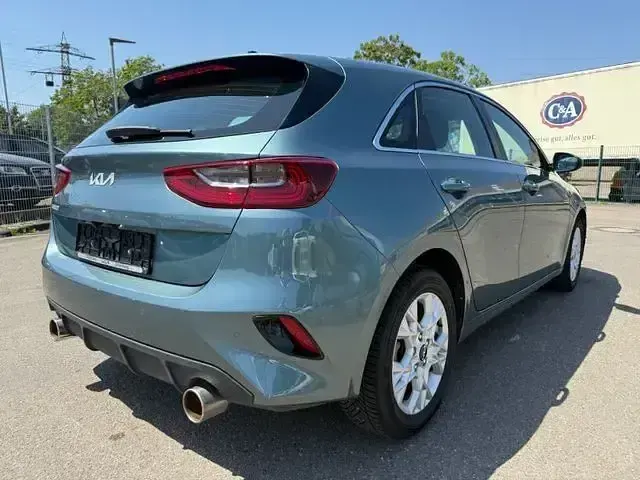 Gebraucht Kia Ceed 120 PS (88 kW) 2022 Grau Kleinwagen