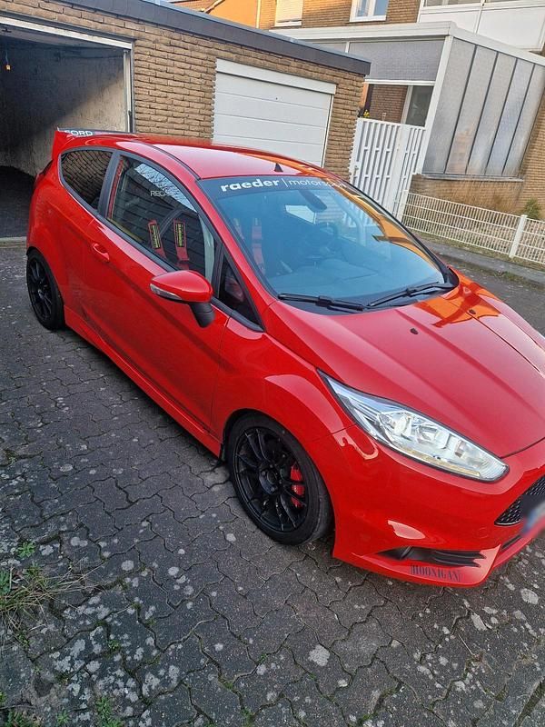 Gebraucht Ford Fiesta ST 182 PS (133 kW) 2016 Rot Coupé