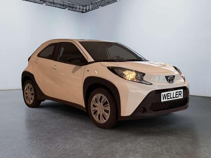 Neu Toyota Aygo X X-play 72 PS (52 kW) 2025 Weiss SUV