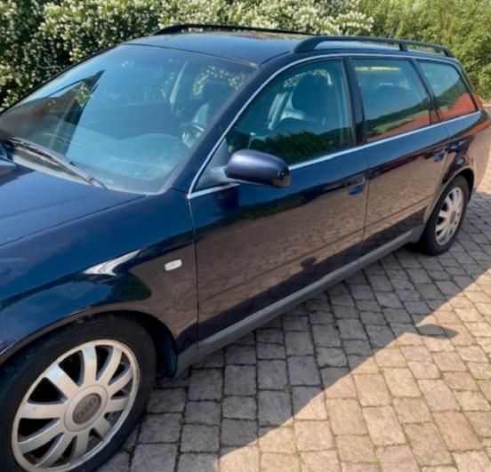 Blau Gebraucht 1998 Audi A6 Kombi | 2.000 € (Fairer Preis) - Bild 1/4