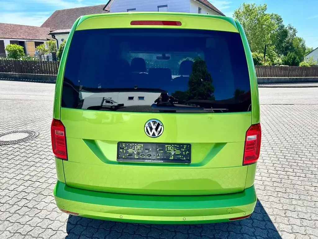 Gebraucht VW Caddy Trendline 131 PS (96 kW) 2020 Viperngrün metallic Van / Kleinbus